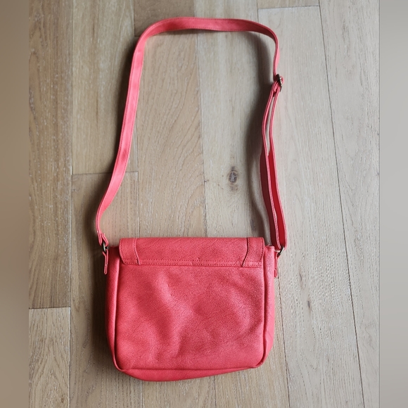 XHILIRATION | Coral colored cross body bag - Picture 9 of 10